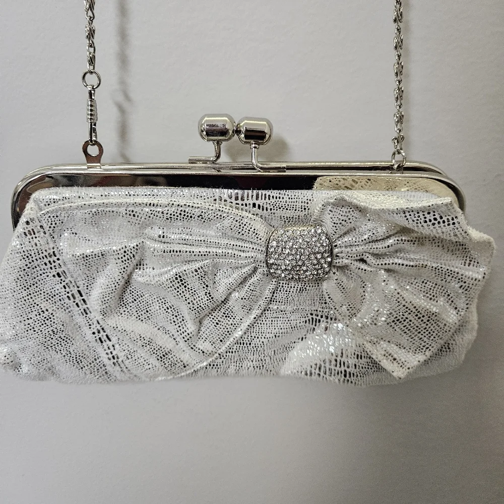 Elegant Silver Clutch Bag - Picture 3 of 13